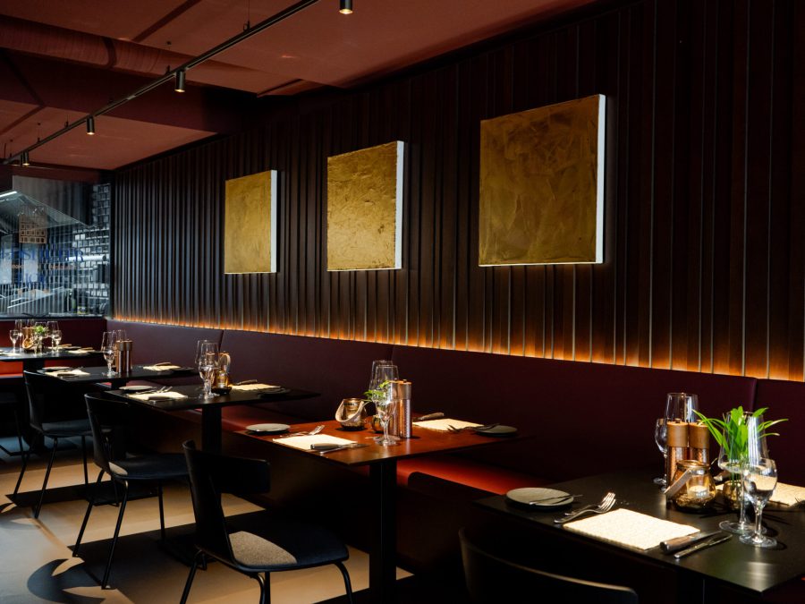 Gastraum des Restaurants im Waldshuter Hof mit gedeckten Tischen